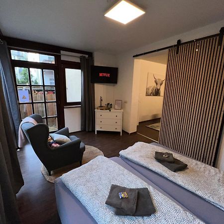 Apartment Humboldt 3 Schlafzimmer,Wifi, Netflix Parken, Terrasse, Klimatisiert, Naehe Zentrum เยนา ภายนอก รูปภาพ
