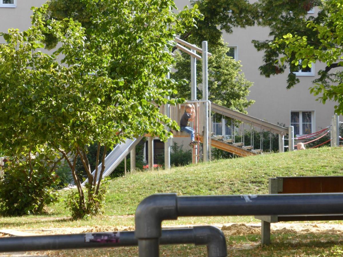 Apartment Humboldt 3 Schlafzimmer,Wifi, Netflix Parken, Terrasse, Klimatisiert, Naehe Zentrum เยนา ภายนอก รูปภาพ