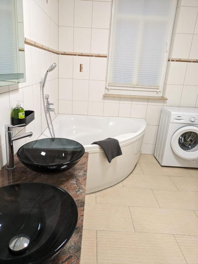 Apartment Humboldt 3 Schlafzimmer,Wifi, Netflix Parken, Terrasse, Klimatisiert, Naehe Zentrum เยนา ภายนอก รูปภาพ