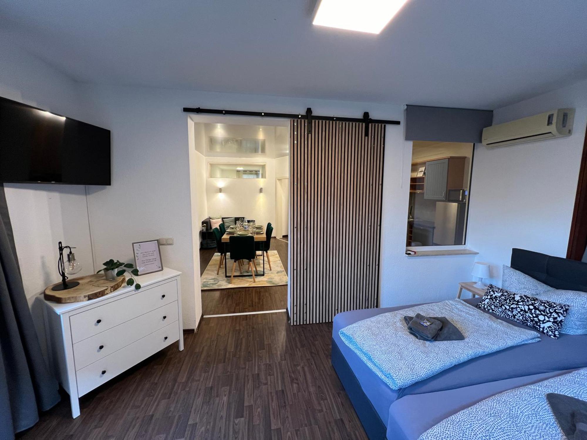 Apartment Humboldt 3 Schlafzimmer,Wifi, Netflix Parken, Terrasse, Klimatisiert, Naehe Zentrum เยนา ภายนอก รูปภาพ