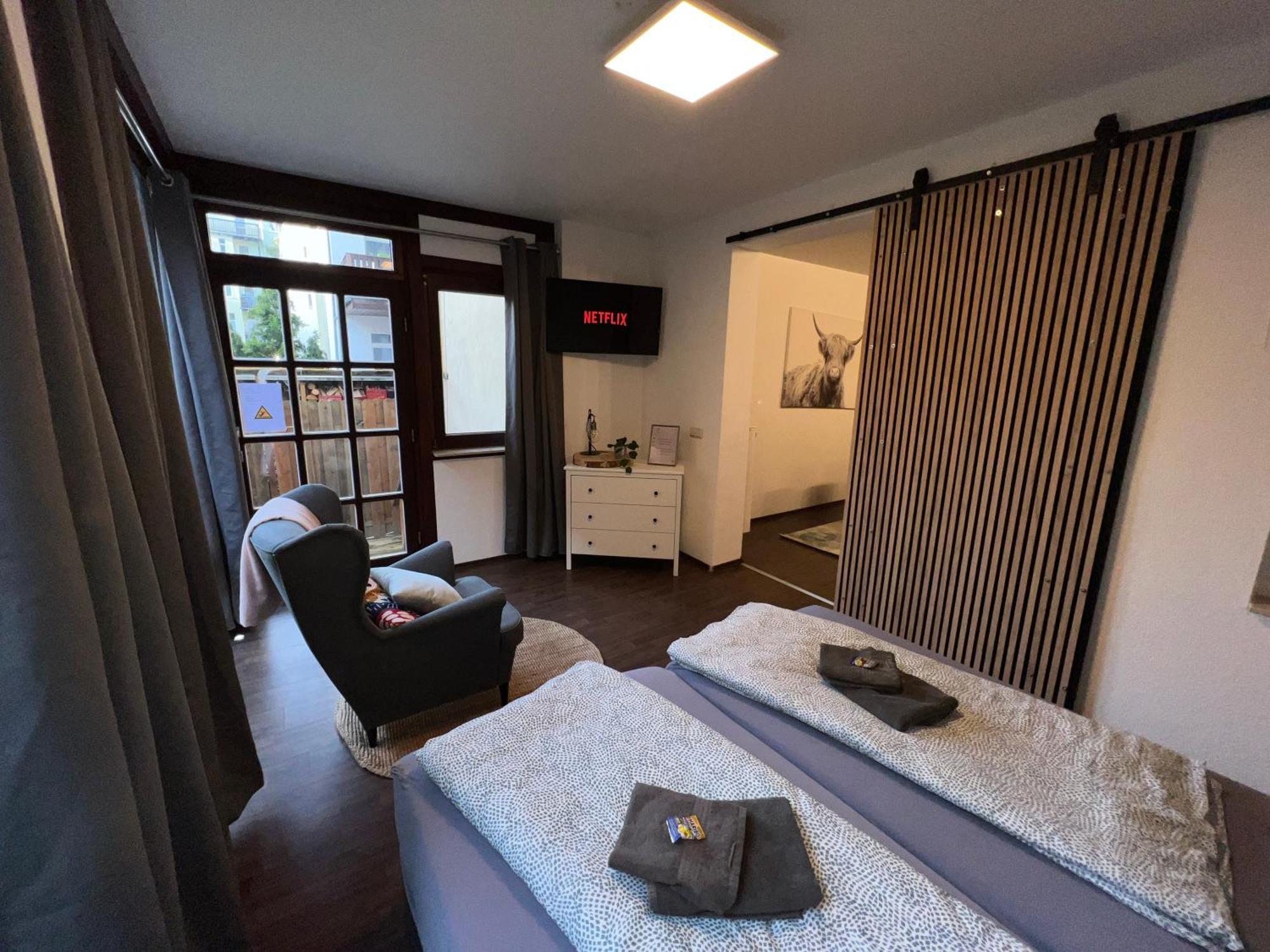 Apartment Humboldt 3 Schlafzimmer,Wifi, Netflix Parken, Terrasse, Klimatisiert, Naehe Zentrum เยนา ภายนอก รูปภาพ