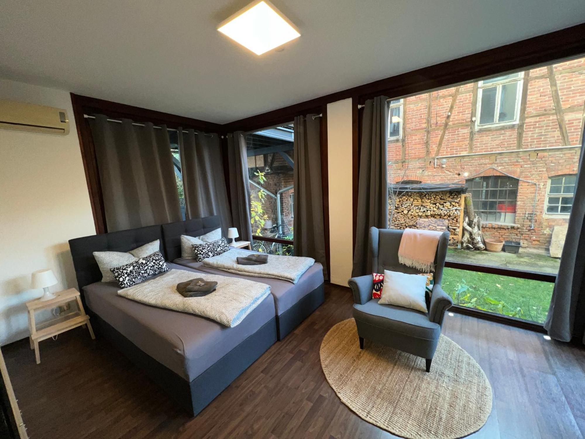 Apartment Humboldt 3 Schlafzimmer,Wifi, Netflix Parken, Terrasse, Klimatisiert, Naehe Zentrum เยนา ภายนอก รูปภาพ