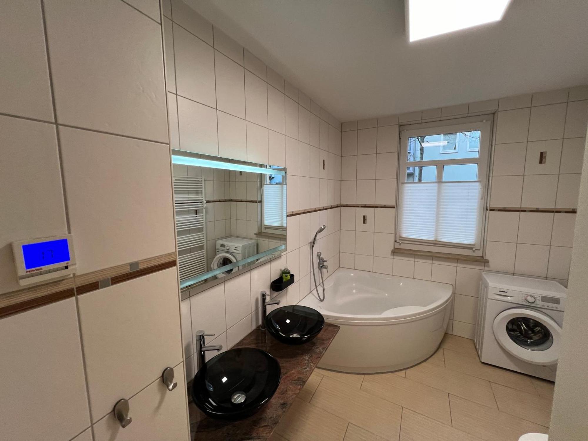 Apartment Humboldt 3 Schlafzimmer,Wifi, Netflix Parken, Terrasse, Klimatisiert, Naehe Zentrum เยนา ภายนอก รูปภาพ