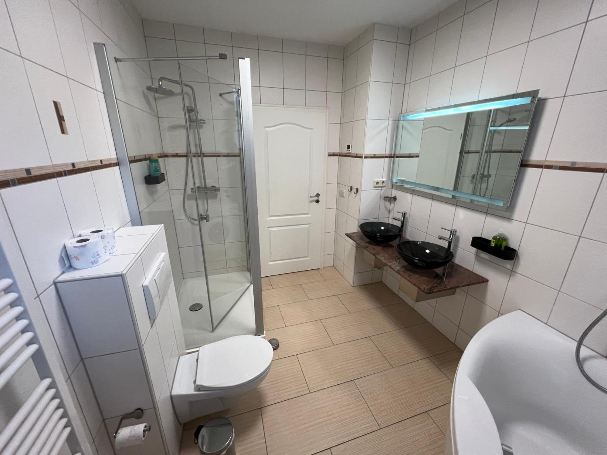 Apartment Humboldt 3 Schlafzimmer,Wifi, Netflix Parken, Terrasse, Klimatisiert, Naehe Zentrum เยนา ภายนอก รูปภาพ