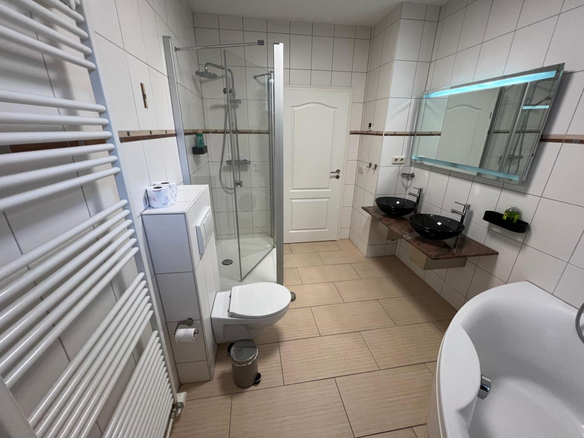 Apartment Humboldt 3 Schlafzimmer,Wifi, Netflix Parken, Terrasse, Klimatisiert, Naehe Zentrum เยนา ภายนอก รูปภาพ