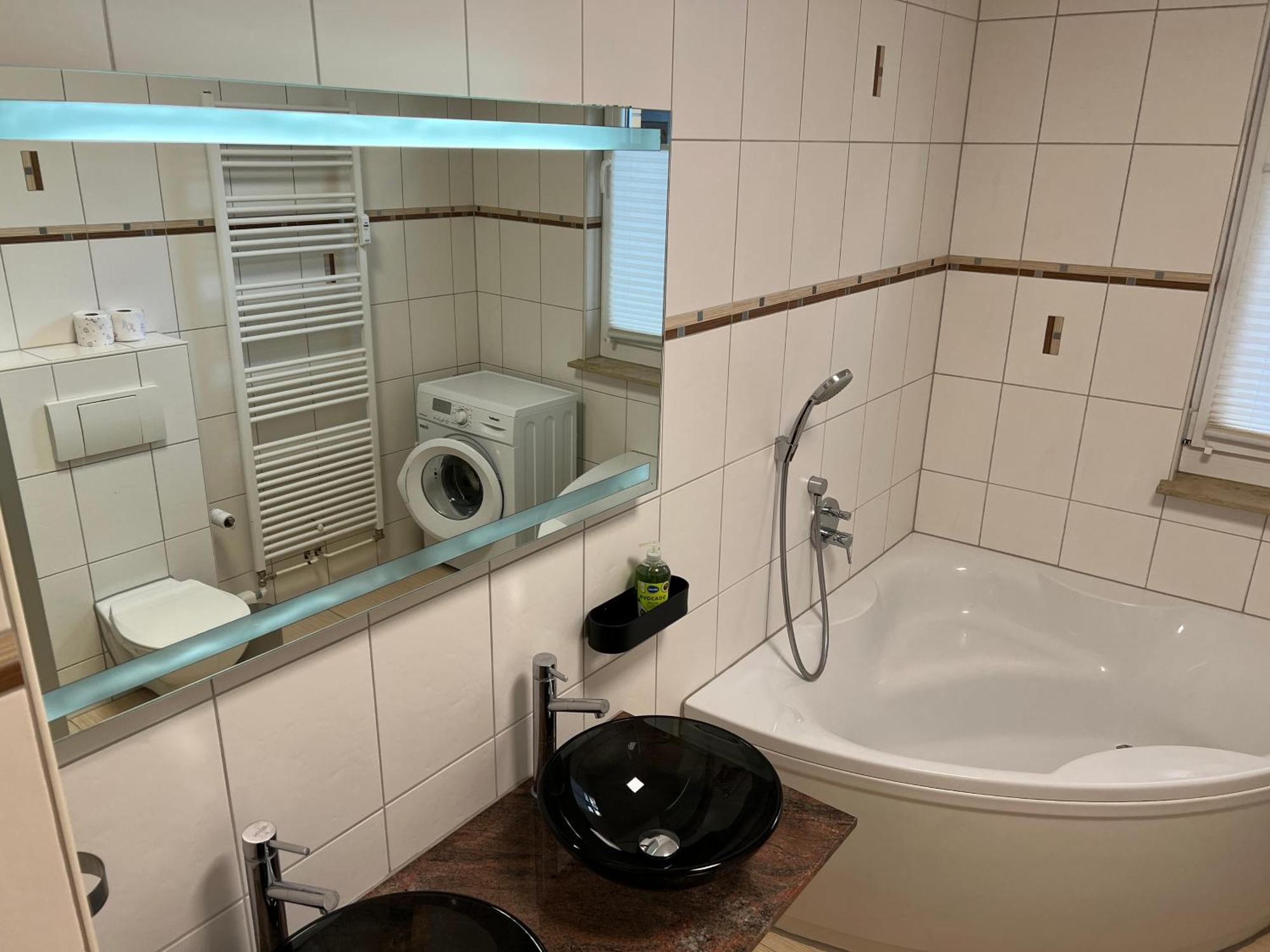Apartment Humboldt 3 Schlafzimmer,Wifi, Netflix Parken, Terrasse, Klimatisiert, Naehe Zentrum เยนา ภายนอก รูปภาพ